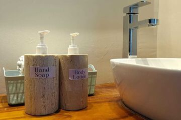 Bathroom amenities