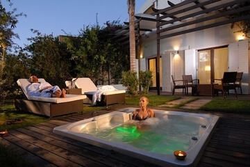 Private spa tub