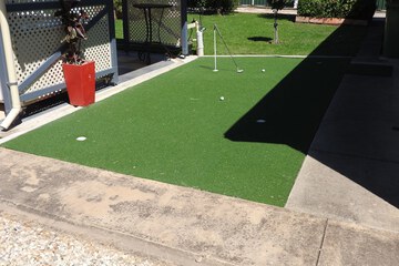 Mini-golf