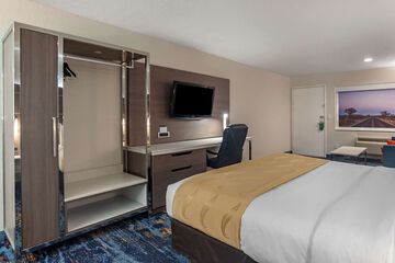 Room 42 of 60