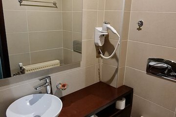 Bathroom sink