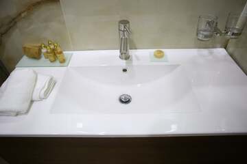 Bathroom sink