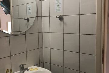 Bathroom sink