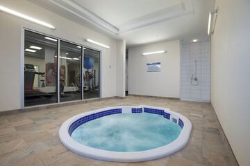 Indoor spa tub