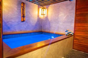 Jetted tub