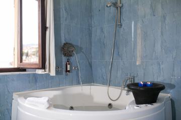 Indoor spa tub