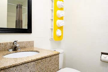Motel 6 Modesto CA - Downtown