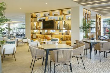 Lobby lounge