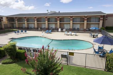Howard Johnson by Wyndham Oklahoma City Airport / Fairgrounds