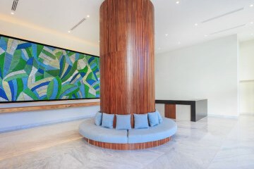 Lobby lounge