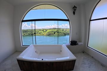 Private spa tub