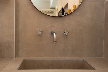 Bathroom sink