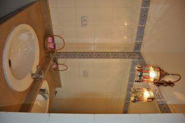Bathroom sink