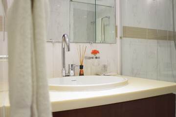 Bathroom sink