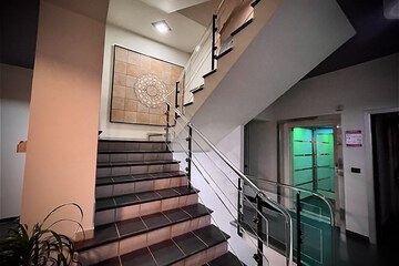 Handrails in stairways