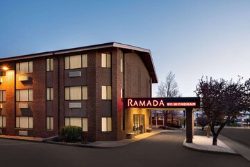 Jorgensons Inn & Suites