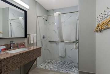 Room 33 of 42
