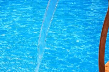 Pool waterfall