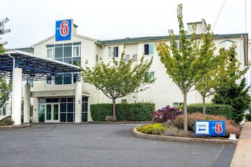 Motel 6 Lincoln City OR