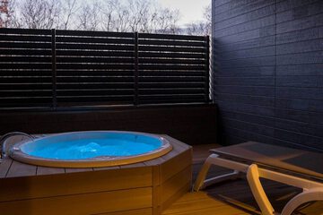 Jetted tub