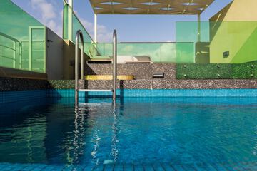 Rooftop pool