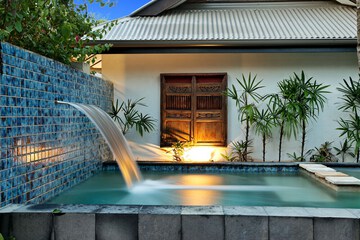 Pool waterfall