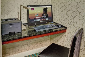 Business Center 22 of 23