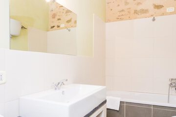 Bathroom sink