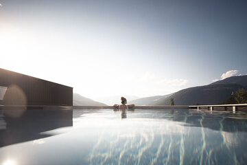 Indoor/outdoor pool