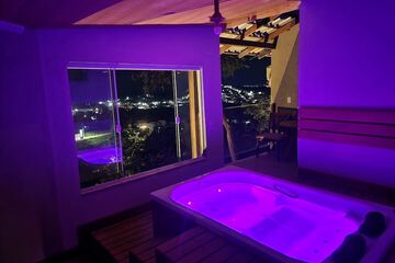 Private spa tub