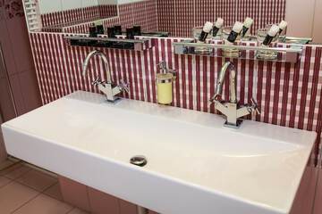 Bathroom sink