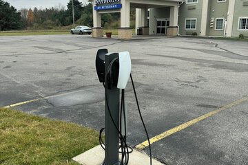 Electric vehicle charging station