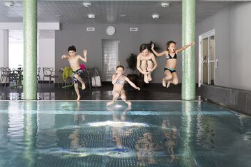 Indoor/outdoor pool