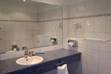 Bathroom sink