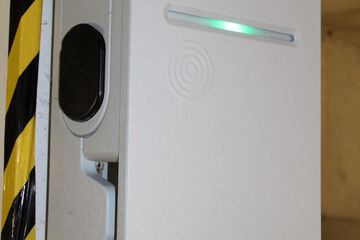 Electric vehicle charging station