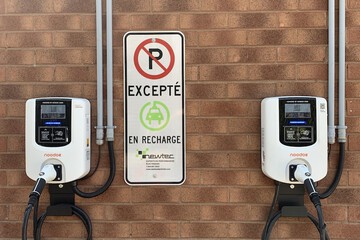 Electric vehicle charging station