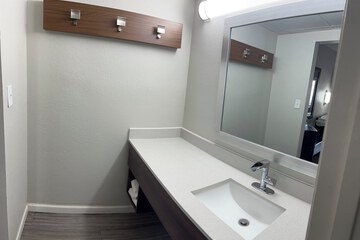Bathroom sink