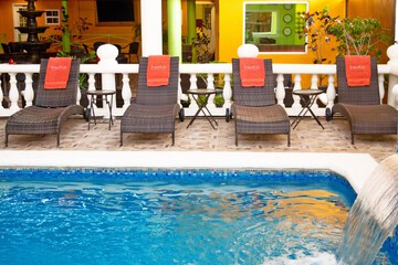 Indoor/outdoor pool