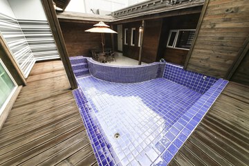 Private pool