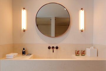 Bathroom sink