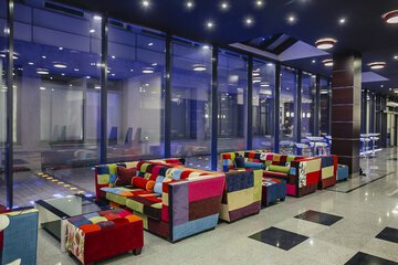 Lobby lounge