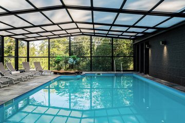 Indoor/outdoor pool