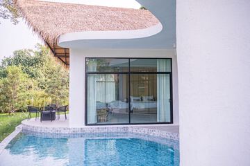 Private pool