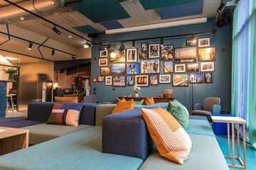 Lobby lounge