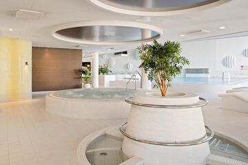 Indoor spa tub