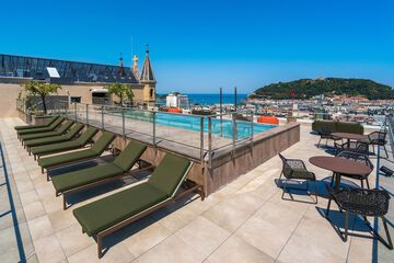 Rooftop pool
