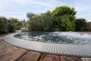 Infinity pool