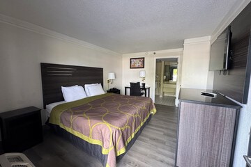 Super 8 by Wyndham Savannah