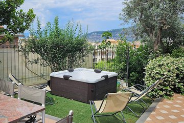 Private spa tub