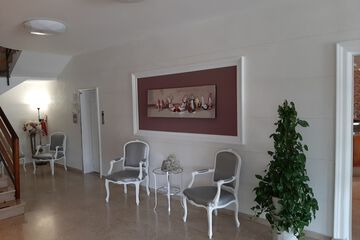 Check-in/check-out kiosk